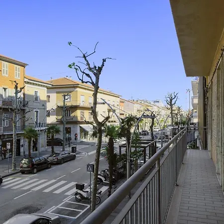 Corso Centrale - Spazio, Comfort E Wifi * チヴィタノーヴァ・マルケ